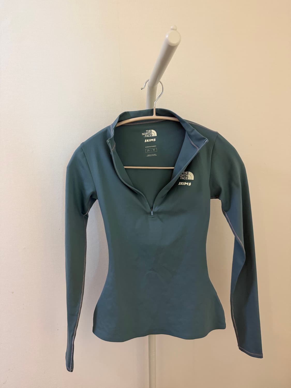 The North Face x Skims 레피나 롱슬리브 탑 상품이미지3