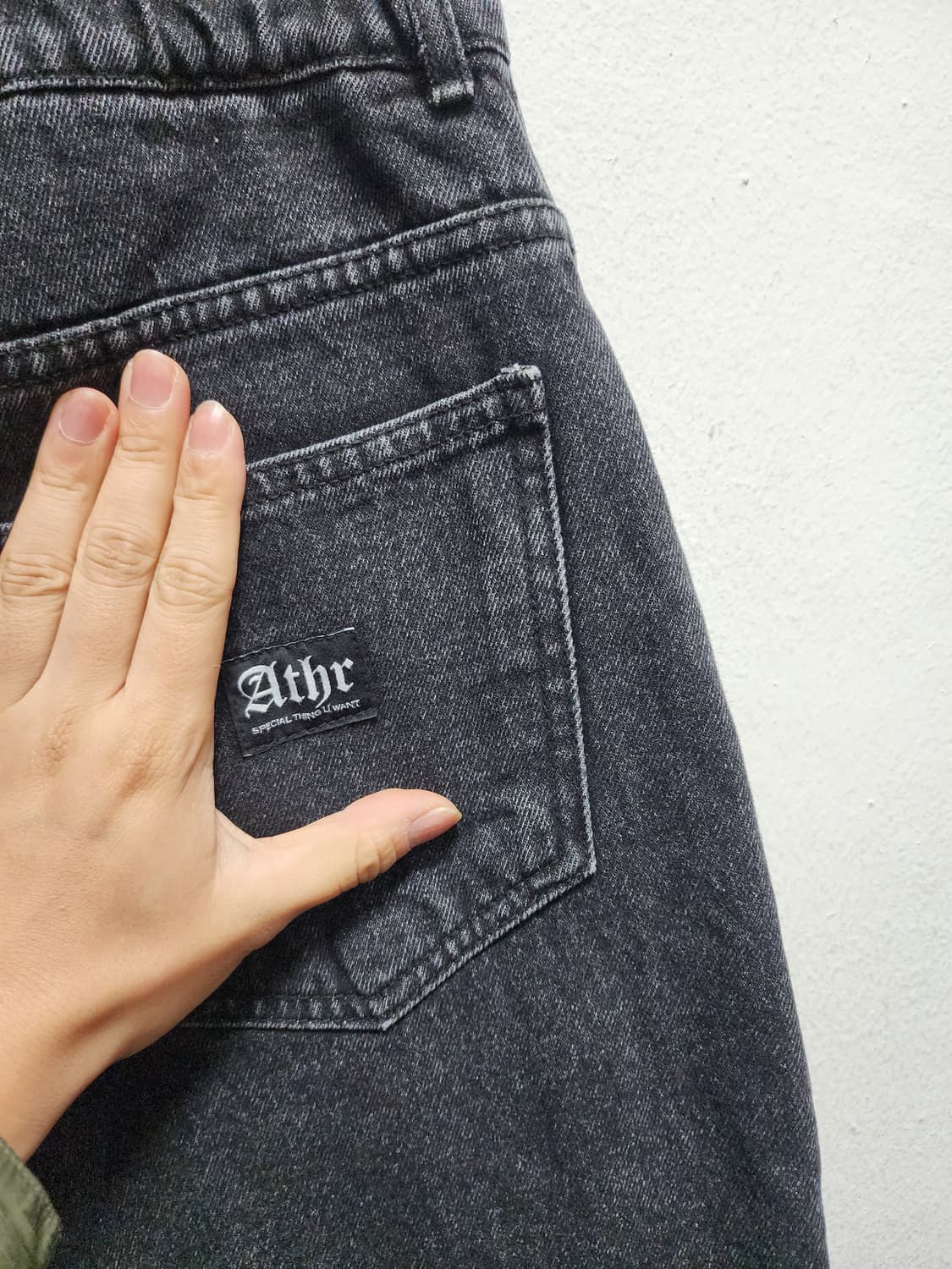 andanother 레터링 와이드 밴딩 흑청바지  상품이미지3