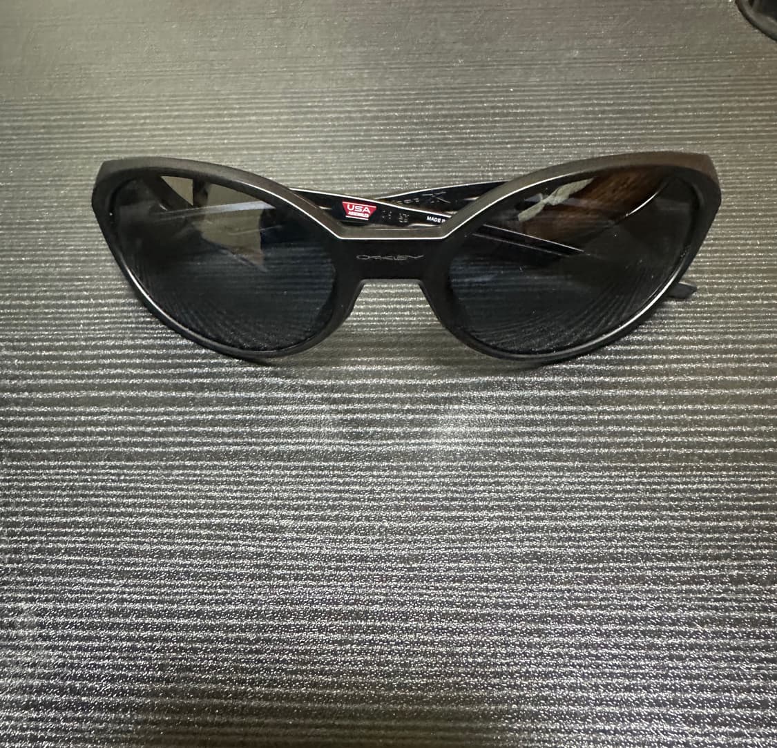 오클리 아이자켓 매트블랙 OO9438 상품이미지1