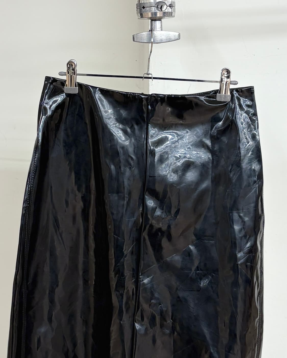 마르니 블랙 페이던트 레더 미디 스커트 상품이미지5