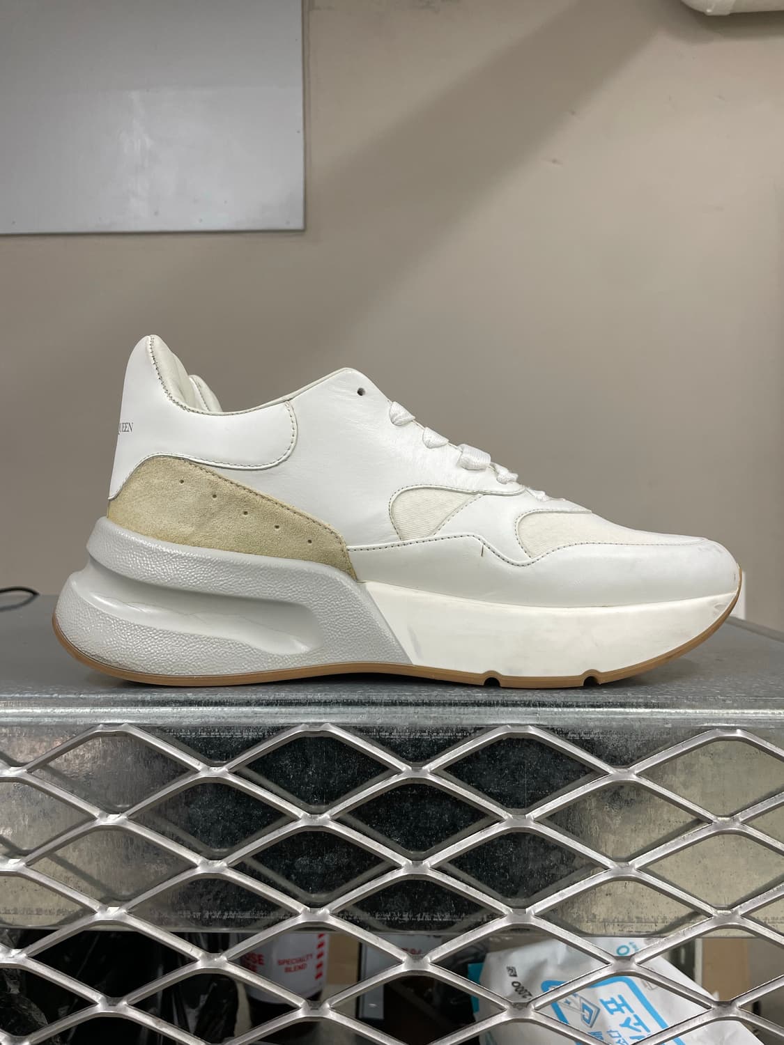 알렉산더 맥퀸 오버사이즈 레이스업 스니커즈 42 (gr-4458) 상품이미지4