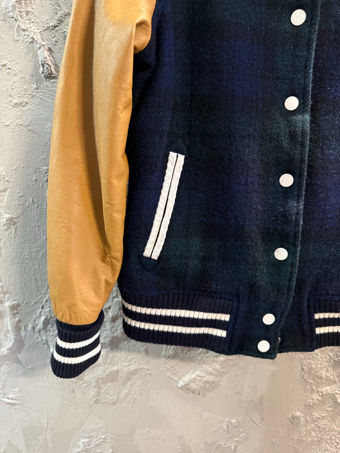 38 라코스테 LACOSTE 울 레더 바시티 스타디움 자켓 네이비 베이지 상품이미지2