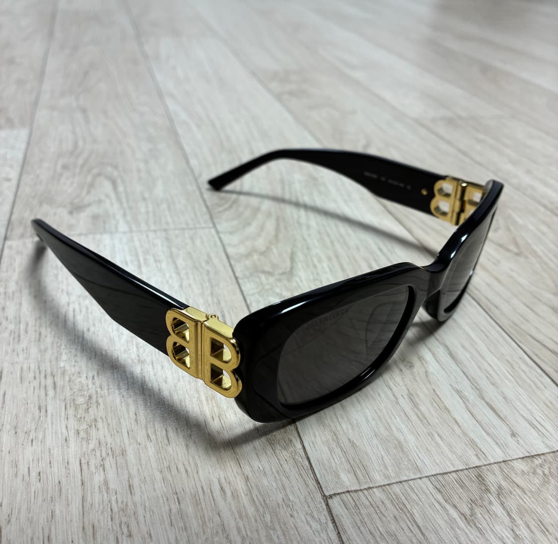 [새상품 풀박스] 발렌시아가 BB 금장 선글라스 (BB0310SK) 상품이미지7