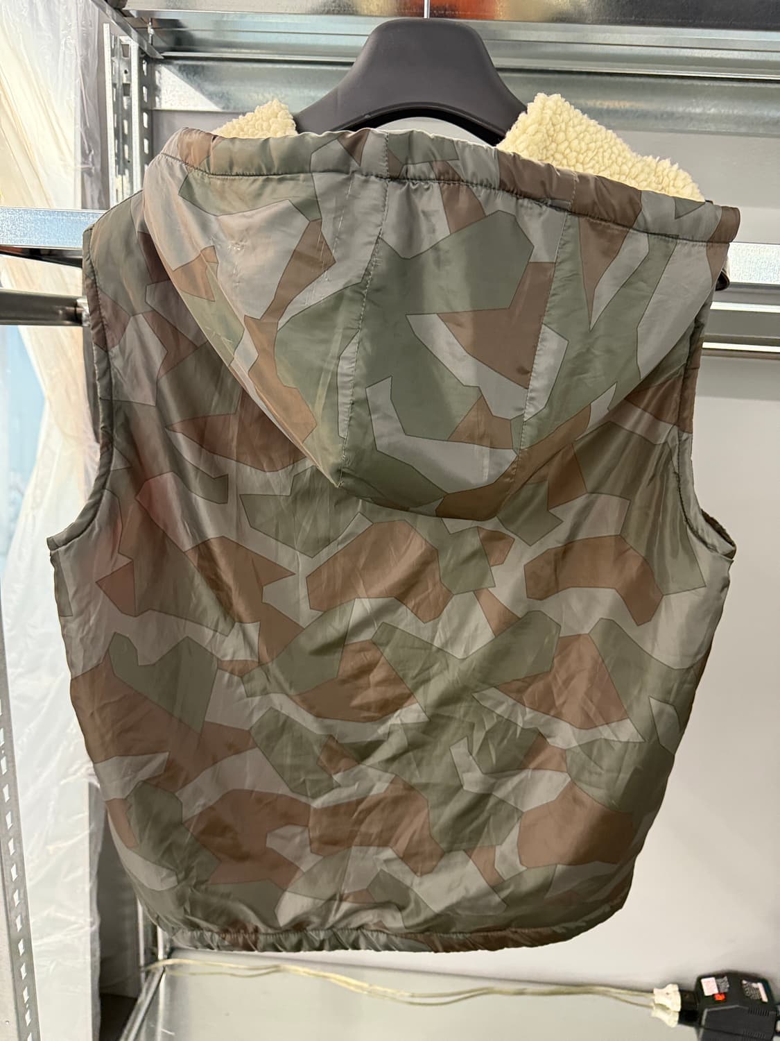 아르마니 익스체인지 카모 후드 패딩 조끼 상품이미지5