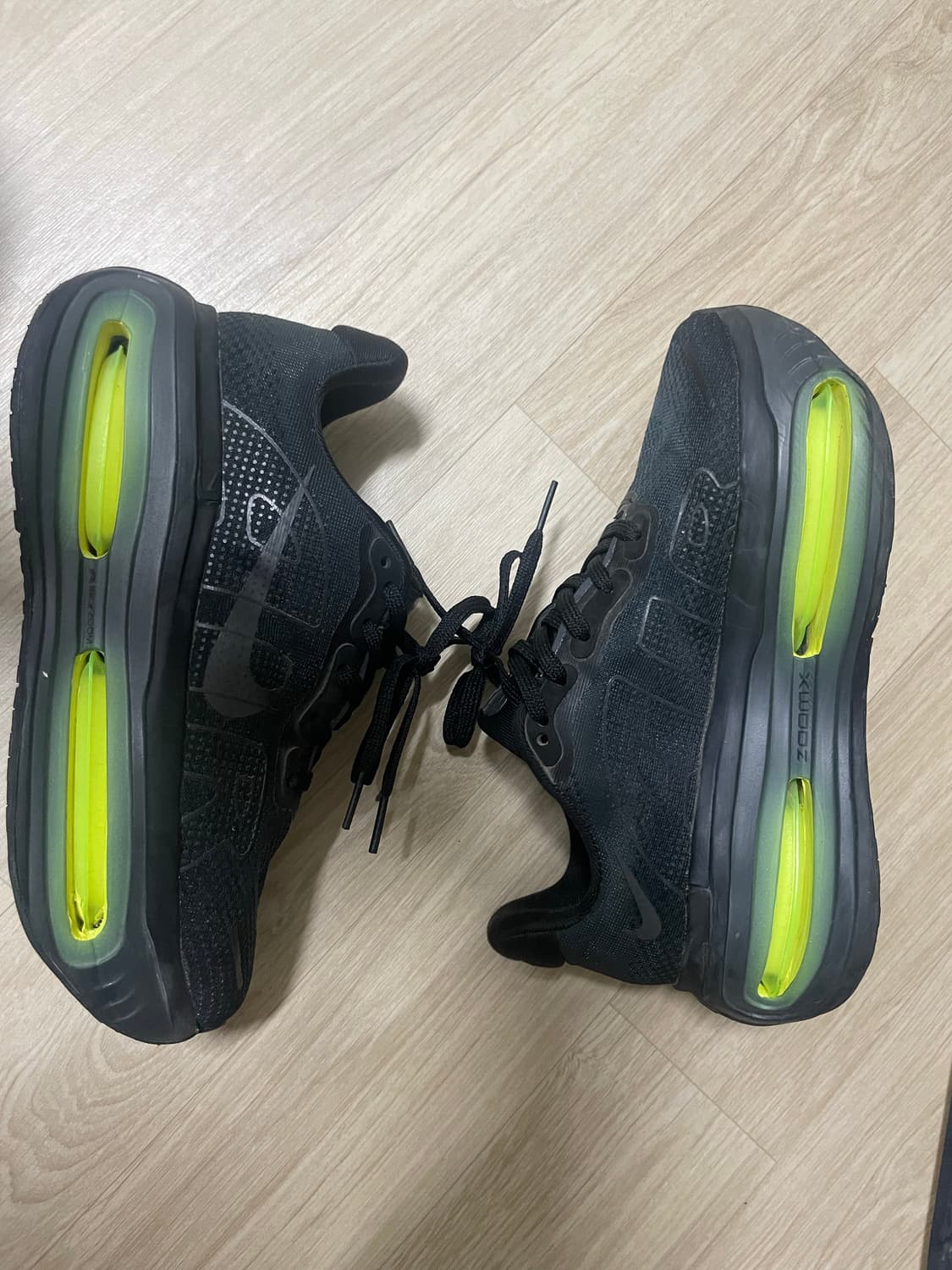 나이키 보메로 프리미엄 235사이즈 상품이미지1