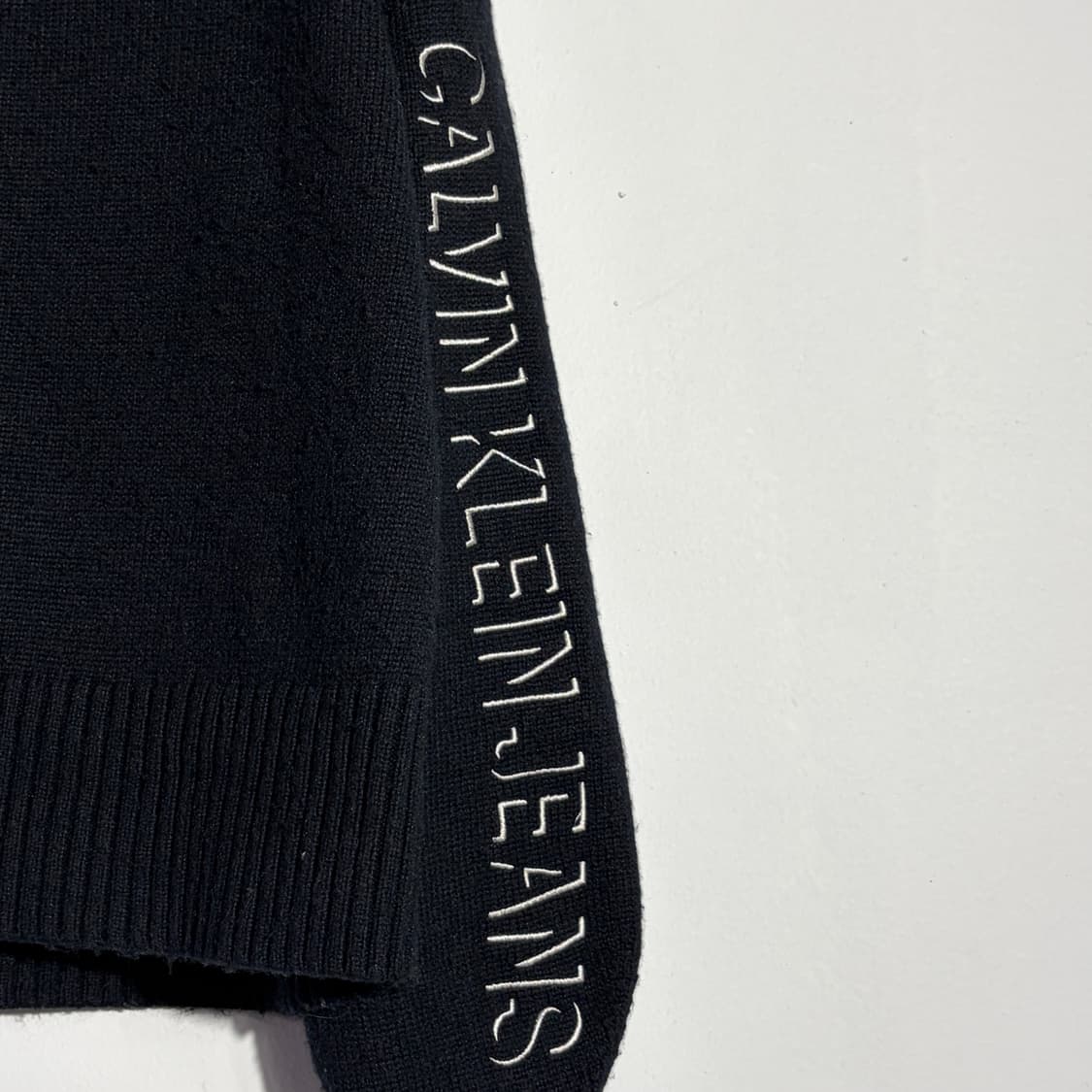 캘빈클라인 블랙 니트 (무료배송) 상품이미지2