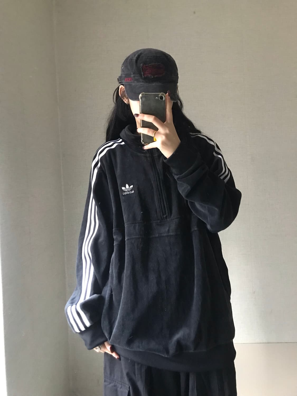 아디다스 블랙 벨벳 반집업 상품이미지3