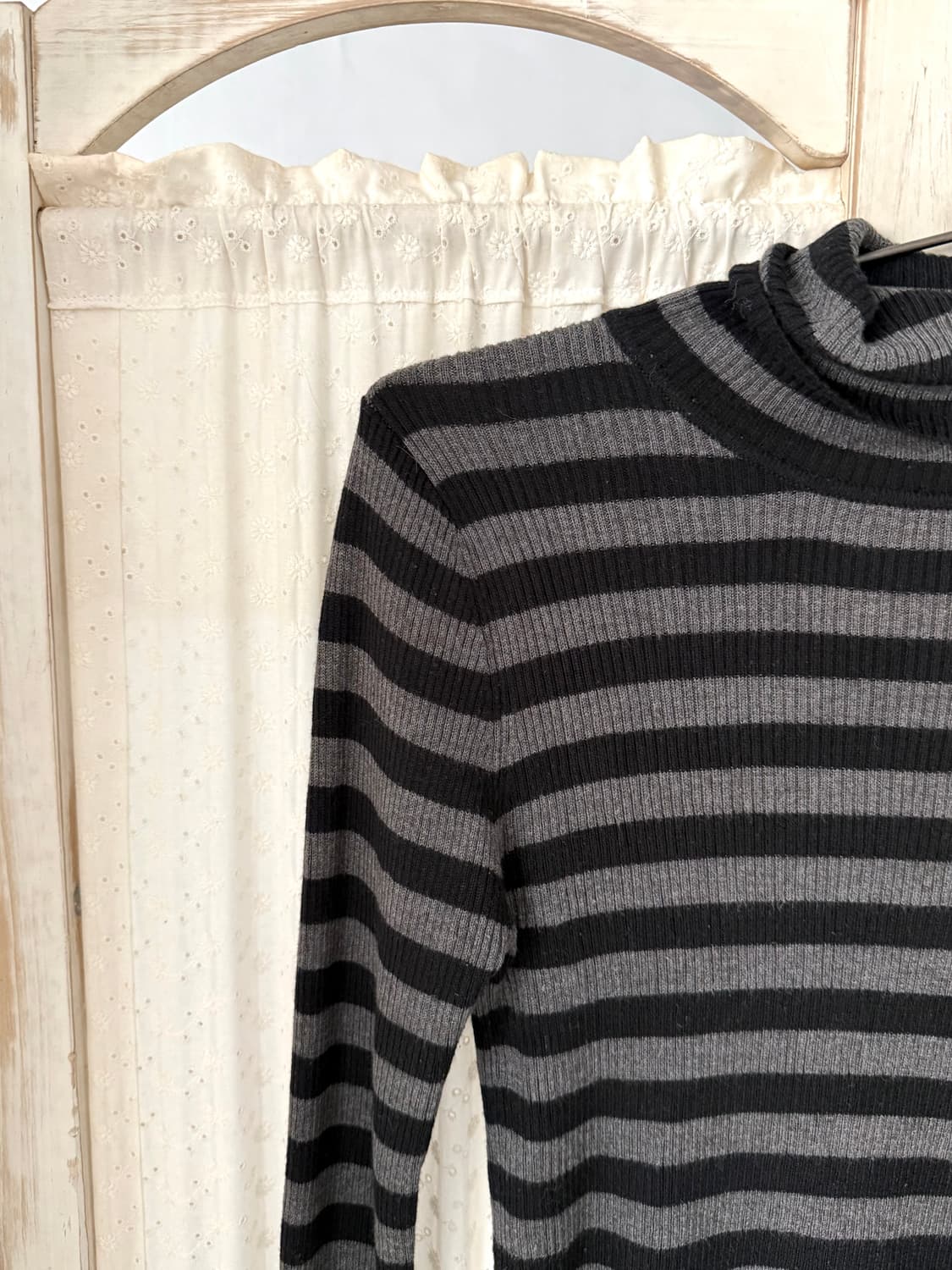 black stripe turtle neck top  상품이미지2