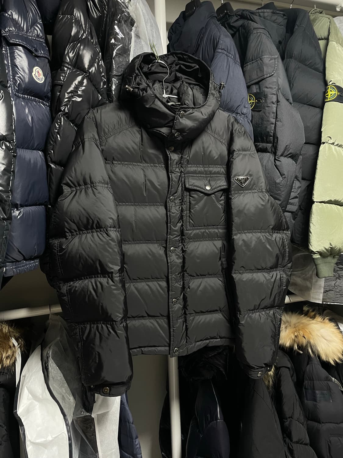 [48사이즈] 프라다 남성 삼각 로고 다운 패딩 자켓 상품이미지3