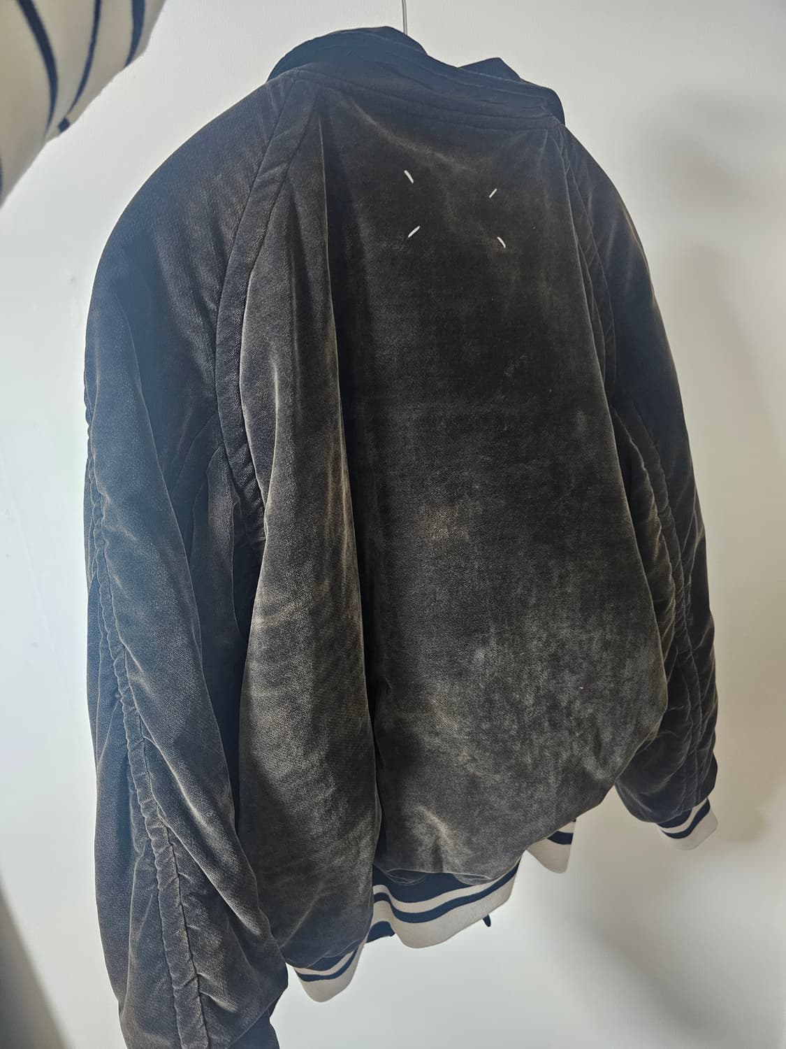 메종 마르지엘라 그레이 벨벳 봄버 마원 50 상품이미지2