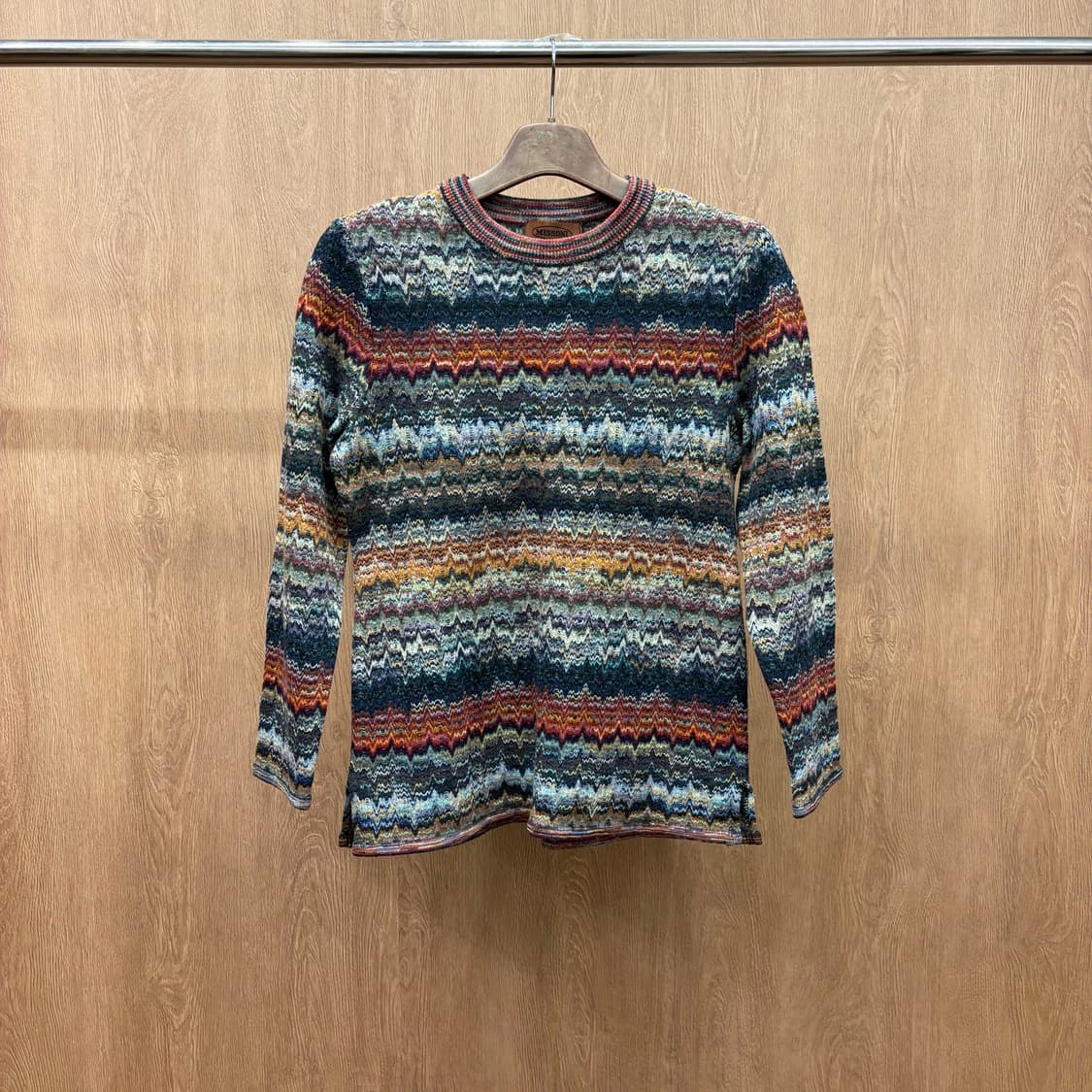  미쏘니 스포츠 니트 웨이브 패턴 미니멀 리브 마감 디테일 레인보우 상품이미지2