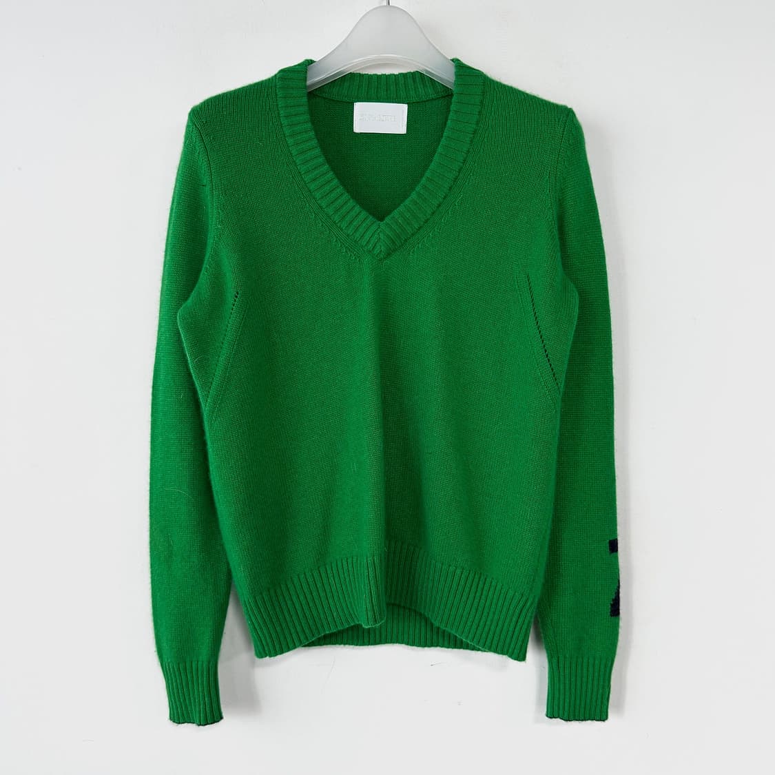 쟈딕앤볼테르 로고 브이넥 니트 상품이미지1