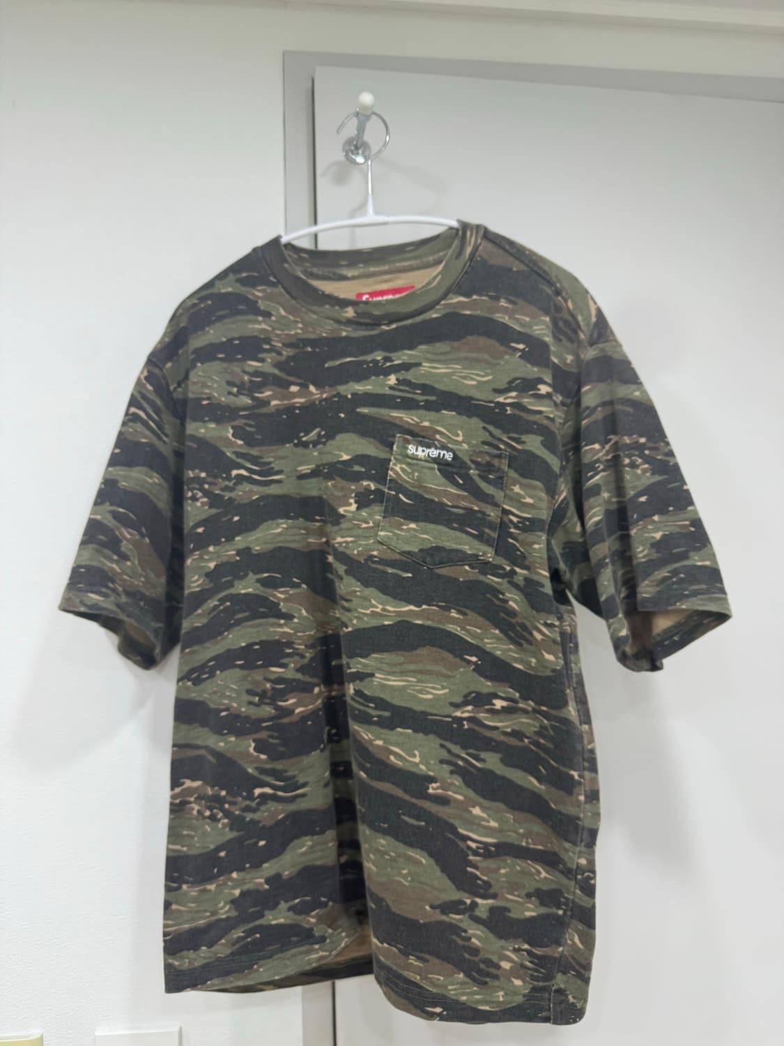 슈프림 숏슬리브 포켓 티셔츠 타이거 카모 - 24SS 상품이미지2