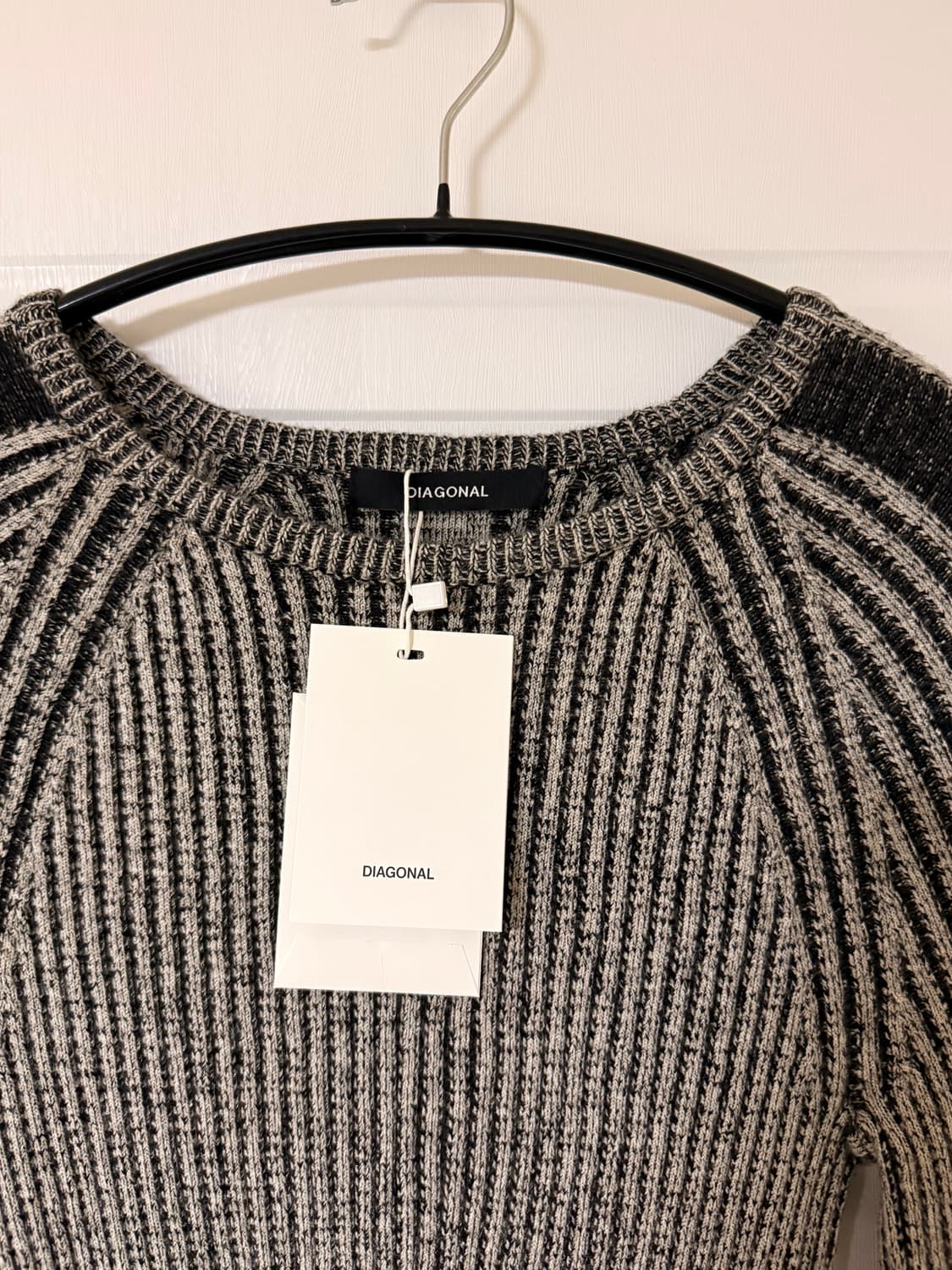 [새상품] DIAGONAL 다이애그널 크롭 니트 free size 상품이미지5