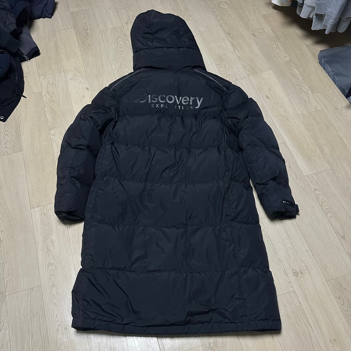 디스커버리 블랙 롱패딩 상품이미지2