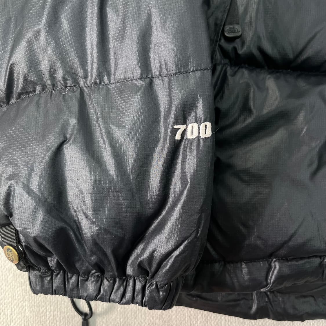 100 노스페이스 1996 눕시 700 블랙 패딩 상품이미지5