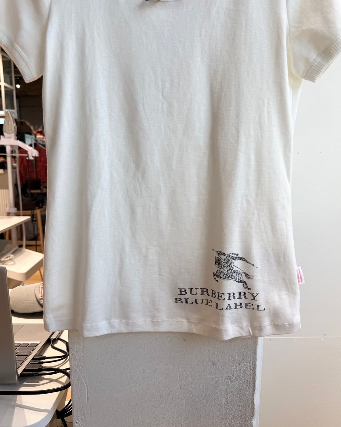 버버리 블루라벨 아이보리 하프티  상품이미지6
