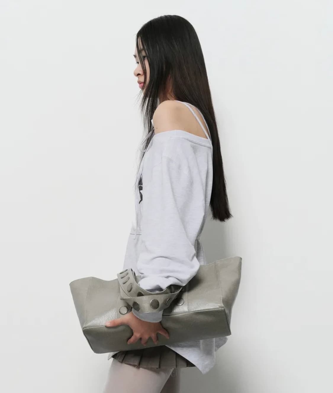 다이애그널 플라워 오프숄더 스웻셔츠 멜란지그레이 상품이미지2