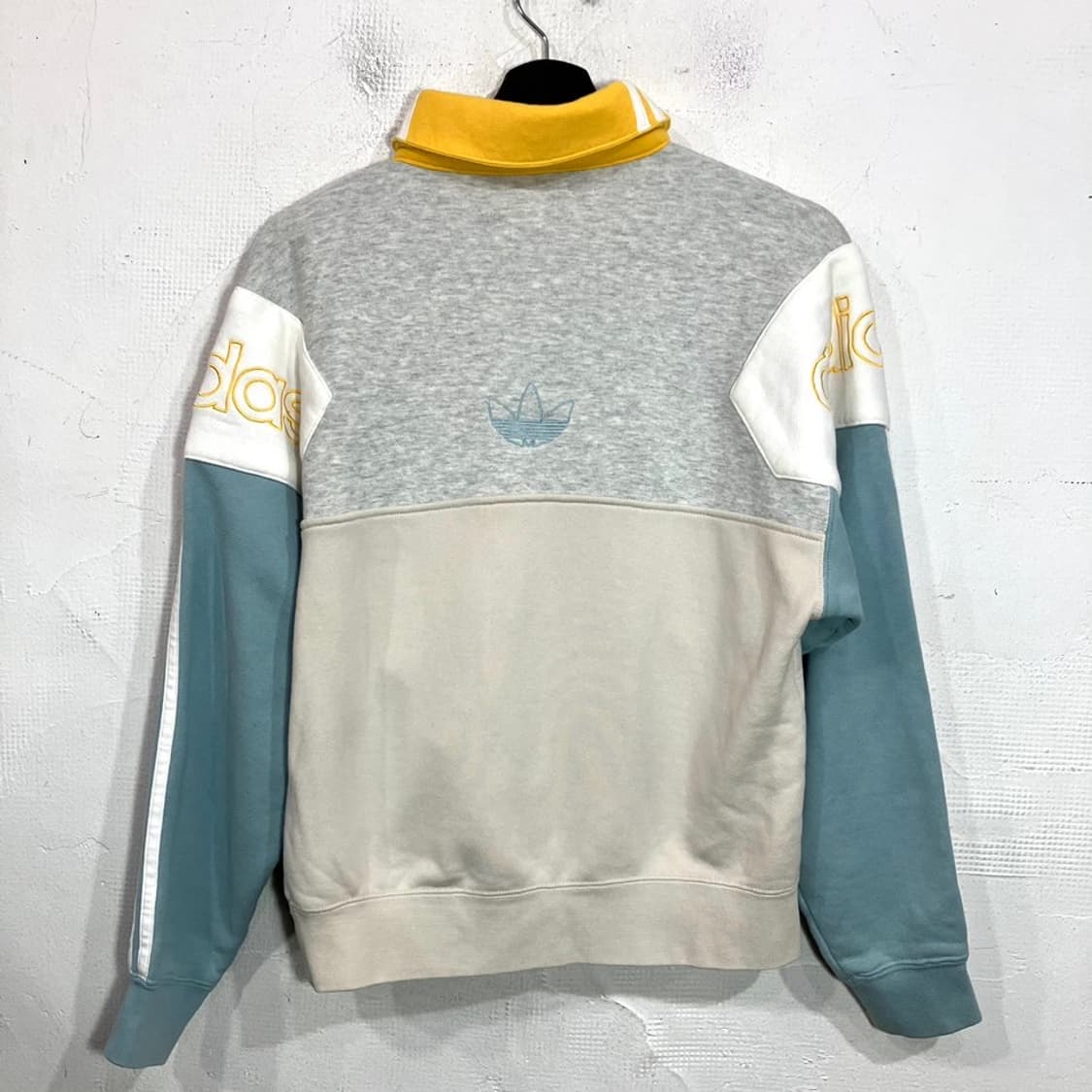 아디다스 y2k 맨투맨 상품이미지3