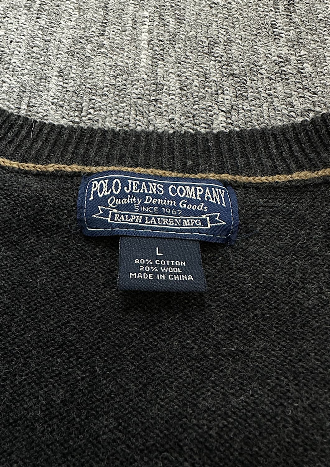 폴로 브이넥 니트  상품이미지3