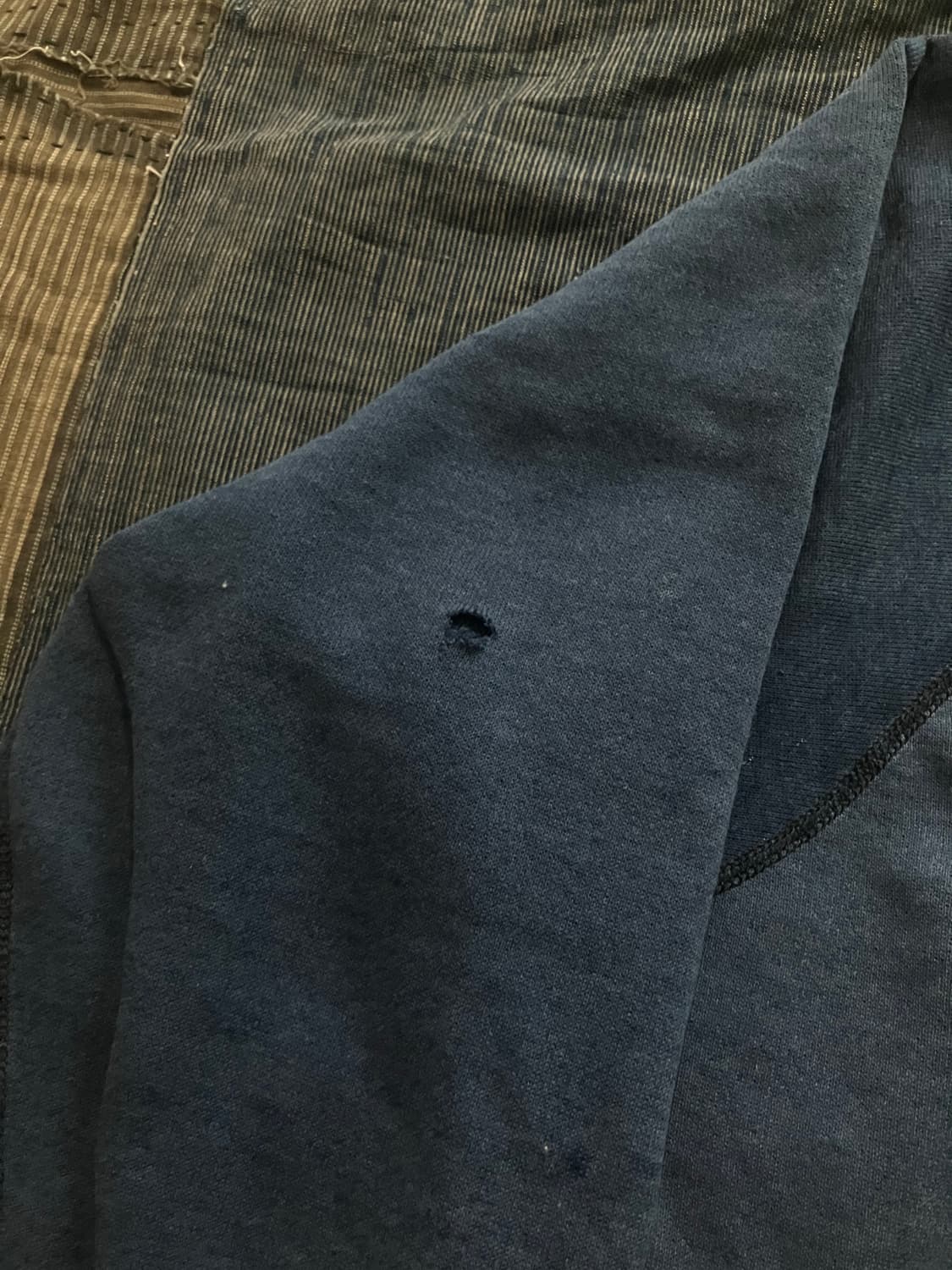 60s 오리지널 빈티지 노브랜드 트래쉬드 스웻셔츠 네이비 상품이미지4