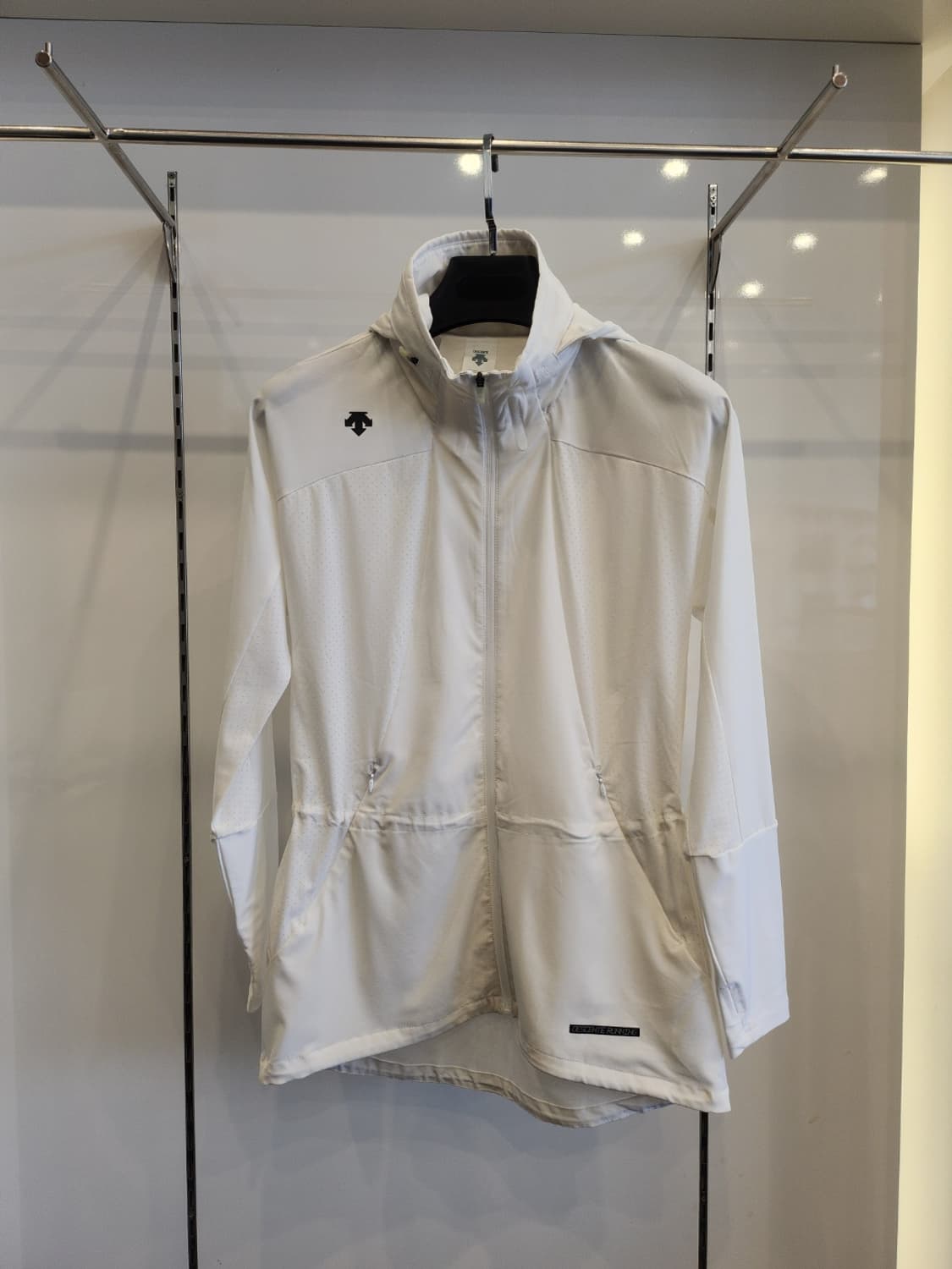 데상트 여성 바람막이후드쟈켓90 상품이미지7