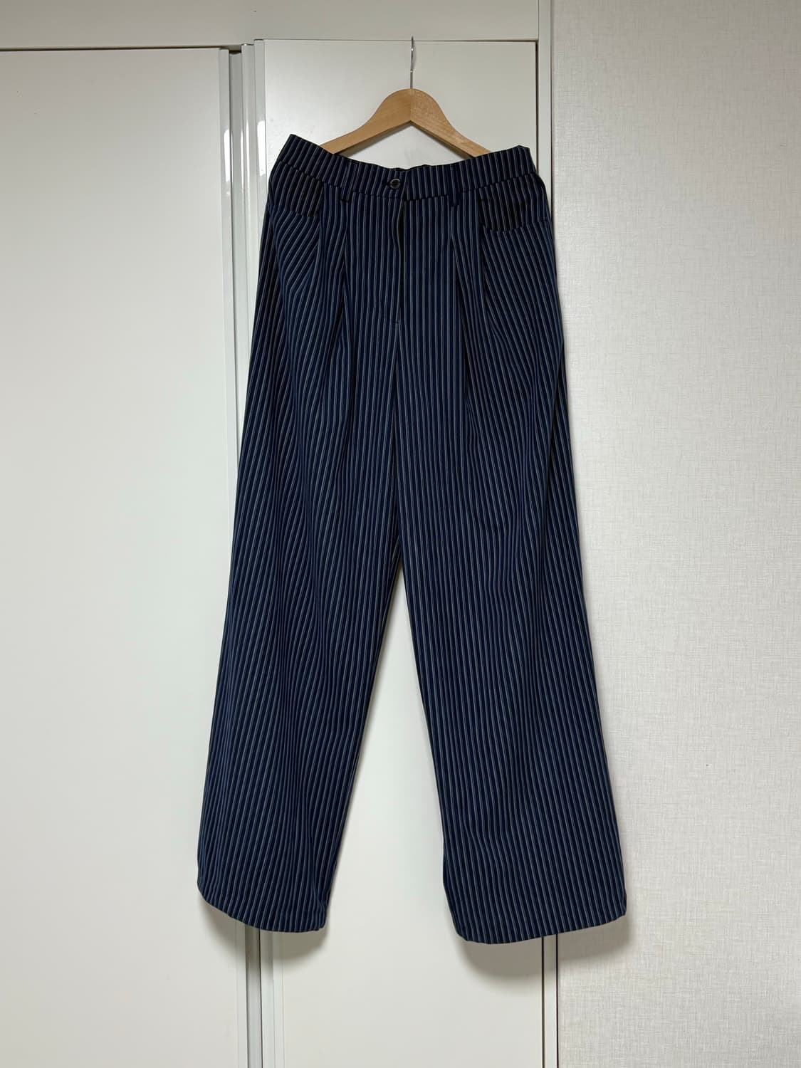 Polysooem STRIPE OVERSIZED TUCK PANTS 상품이미지2