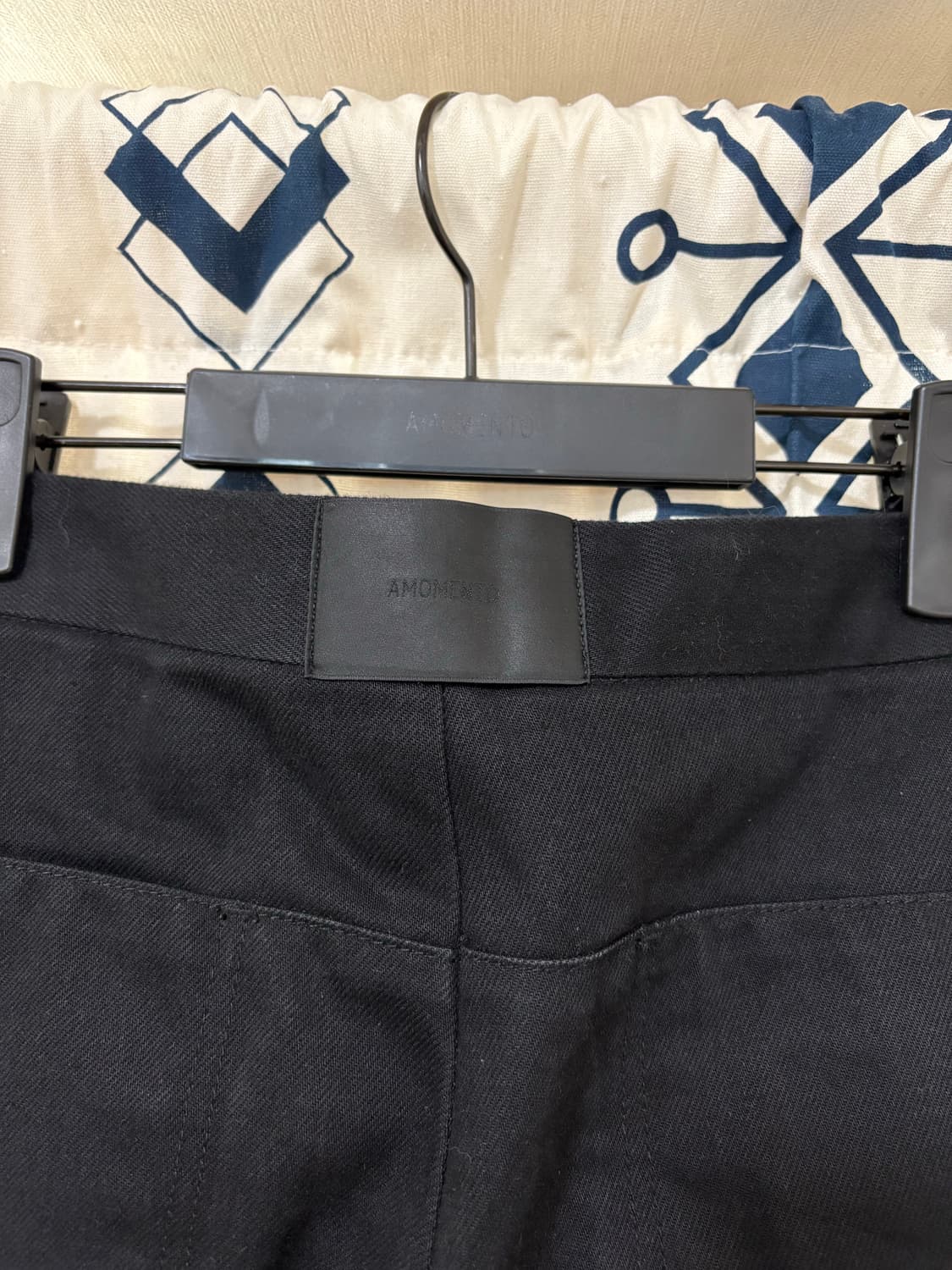 아모멘토 / 커브드 심 데님 블랙 상품이미지5