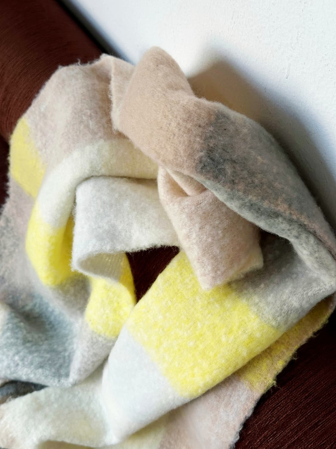 Bold silhouette wide design muffler 상품이미지2