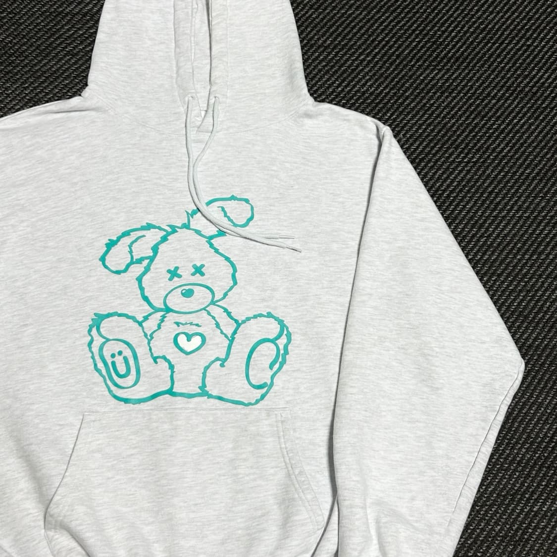 [L] ISTKUNST 이스트쿤스트 하트 레빗 라이트그레이 후드티 상품이미지2