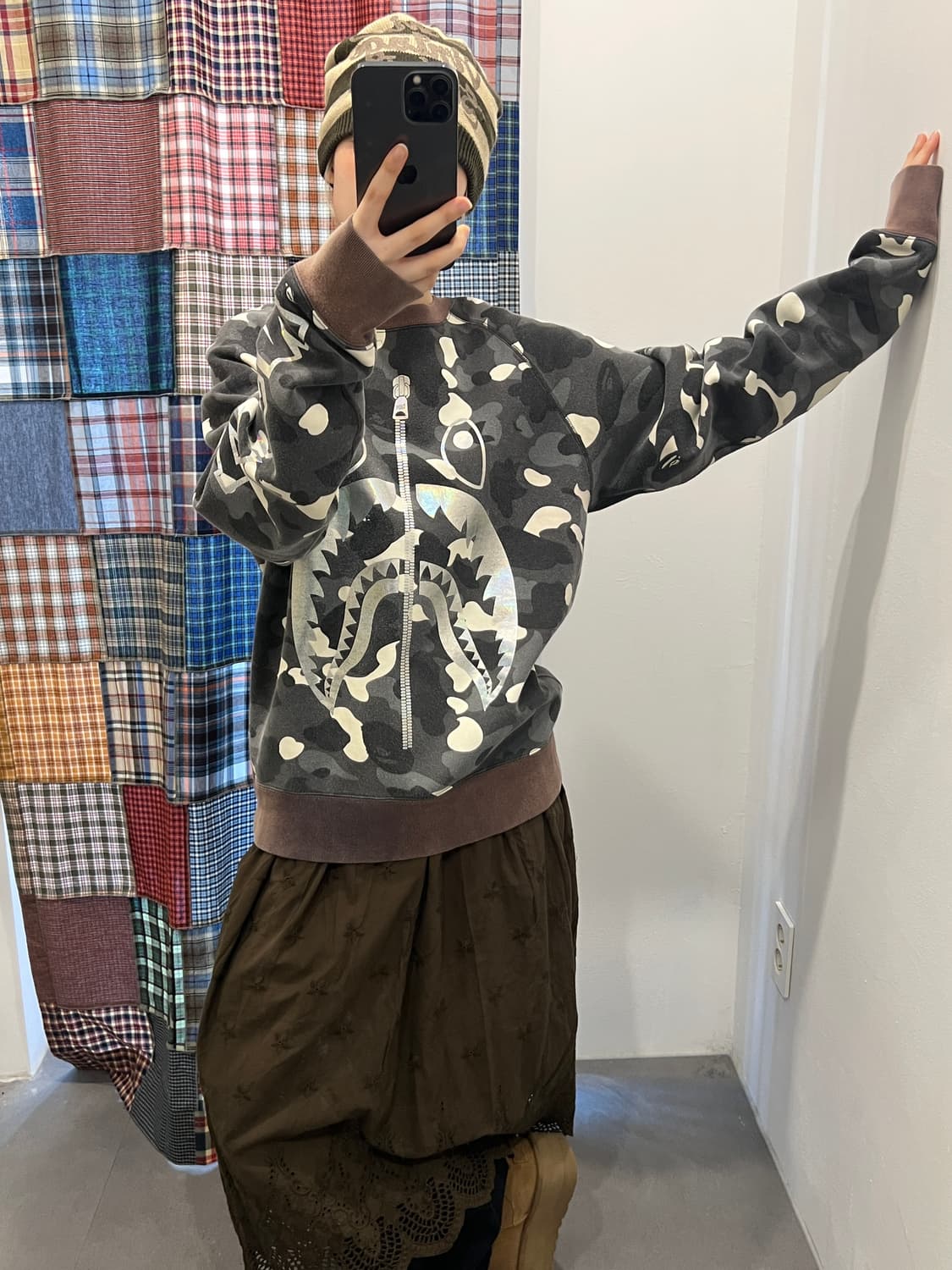 베이프 브리운 샤크 카모 홀로그램 맨투맨 상품이미지3