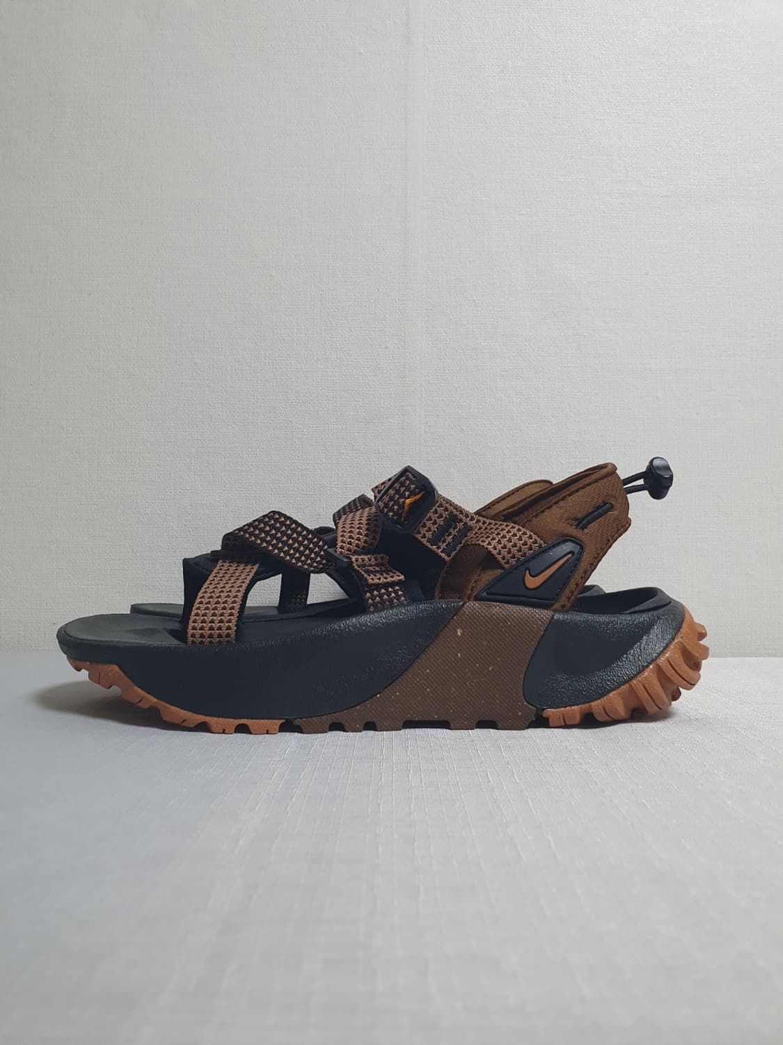 택포가 240mm 나이키 샌들 오네온타 브론즈 스트랩샌들  상품이미지1