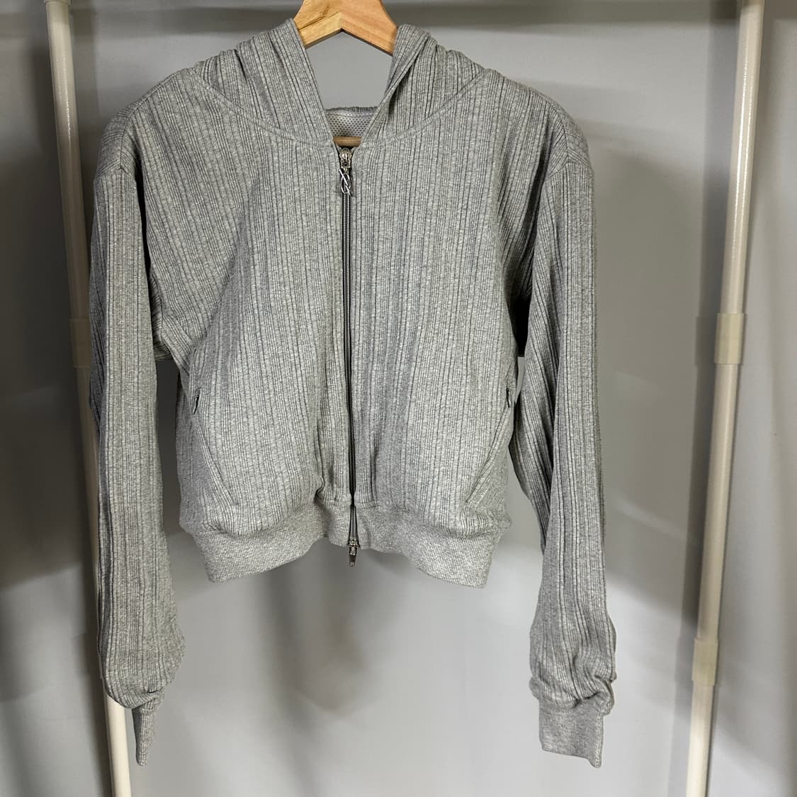 51퍼센트 크롭 후드 집업 상품이미지1