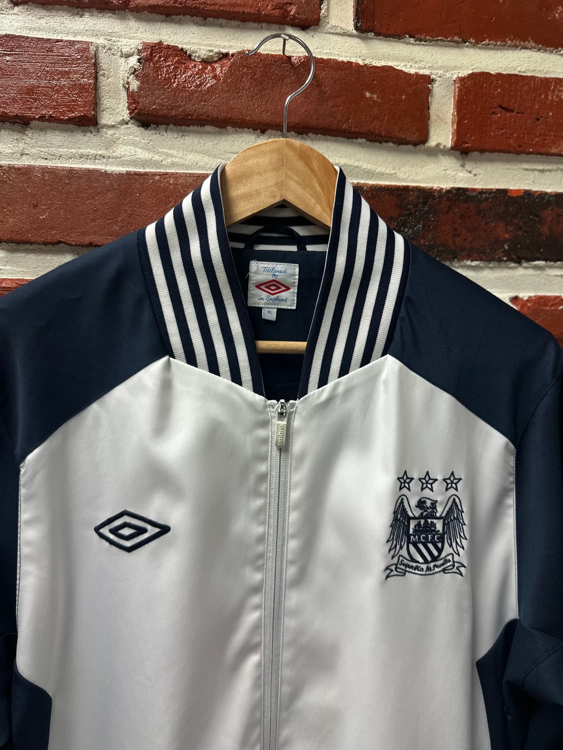 (XL)12-13 엄브로 맨체스터 시티 트랙 자켓 화이트&네이비 상품이미지2
