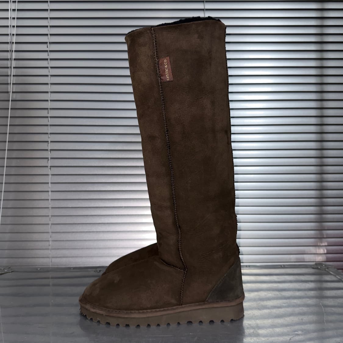 Celtic & Co 스웨이드 시어링 니하이 어그 부츠 상품이미지2