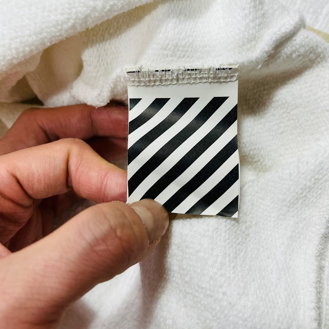 오프화이트 20ss 테이프 애로우 화이트 맨투맨 상품이미지7