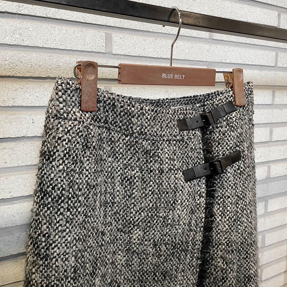JPN VINTAGE 트위드 미디 랩 스커트 더블 버클 디테일 그레이 상품이미지4