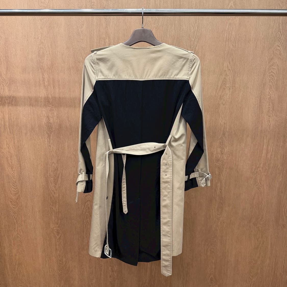 도나카란 뉴욕 트렌치 코트 더블 브레스티드벨트 스트랩 디테일 베이지 상품이미지3