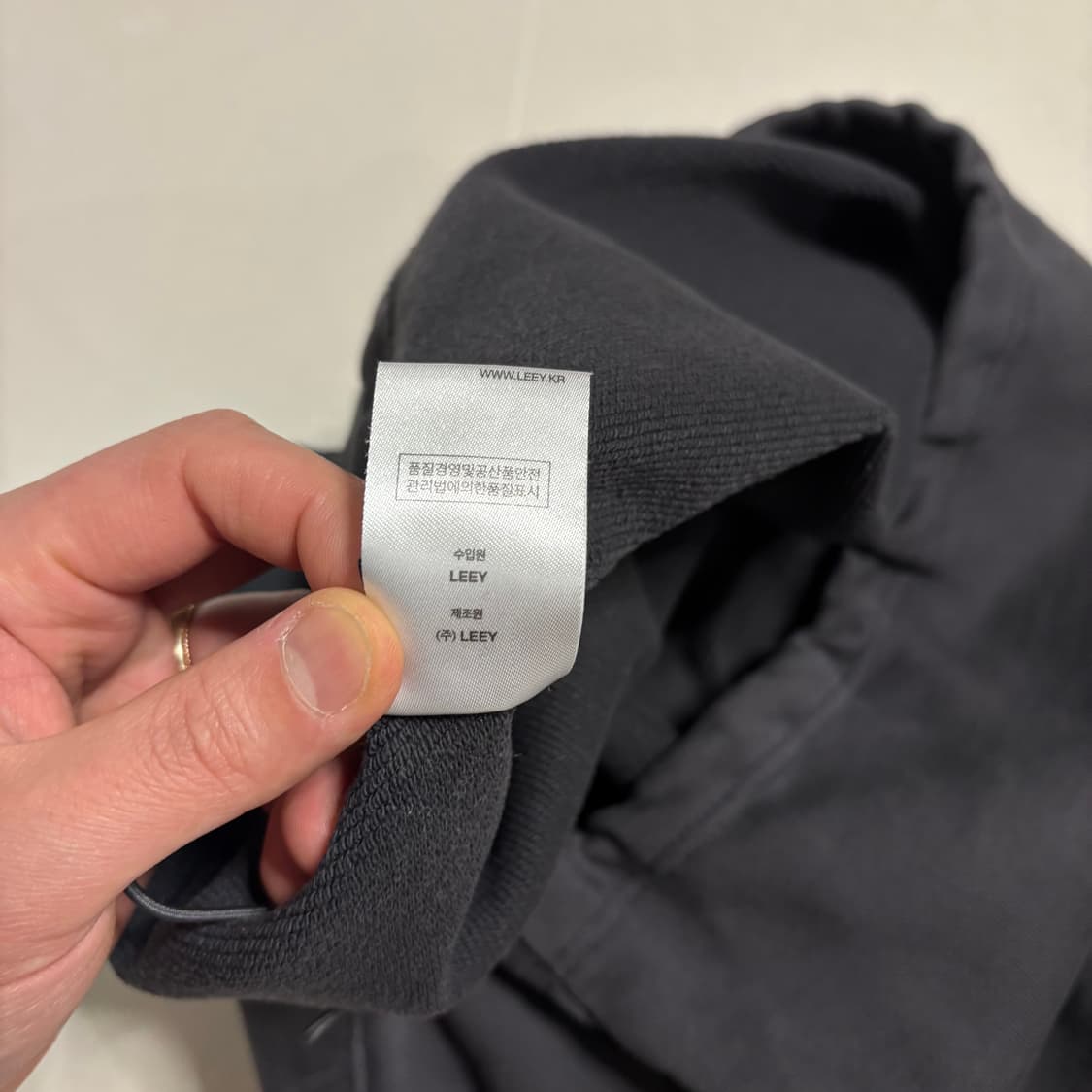 정품 LEEY YEEL 빅로고 오버핏 후드티 차콜 상품이미지9