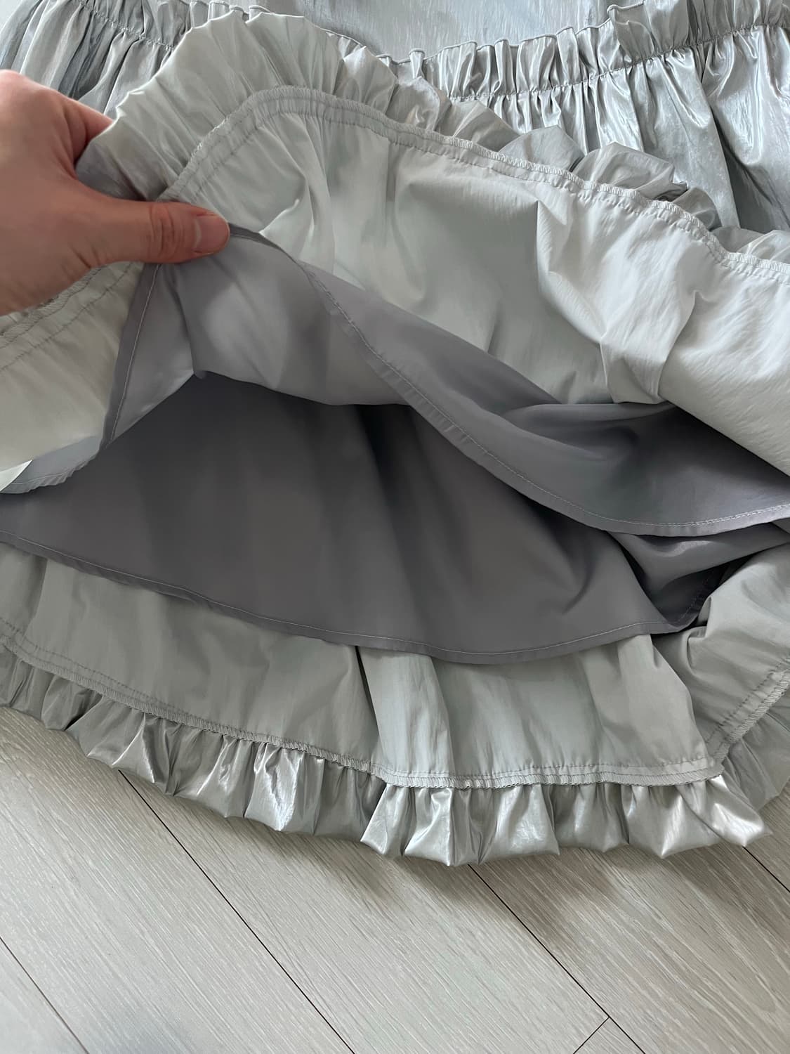 (새상품)리본빛 실버 스커트  상품이미지3