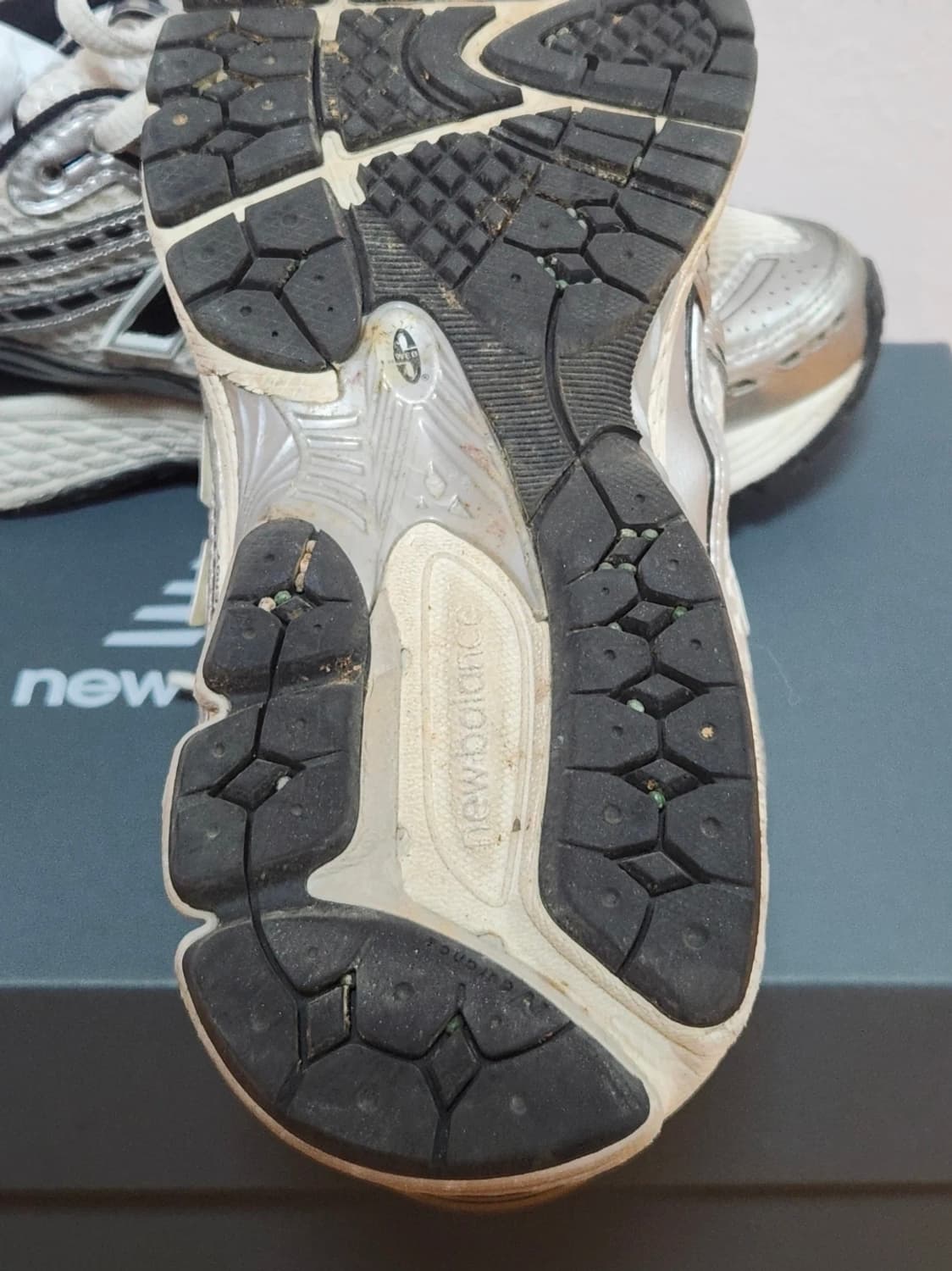 뉴발란스 1906R 실버 메탈릭 블랙 270 상품이미지4