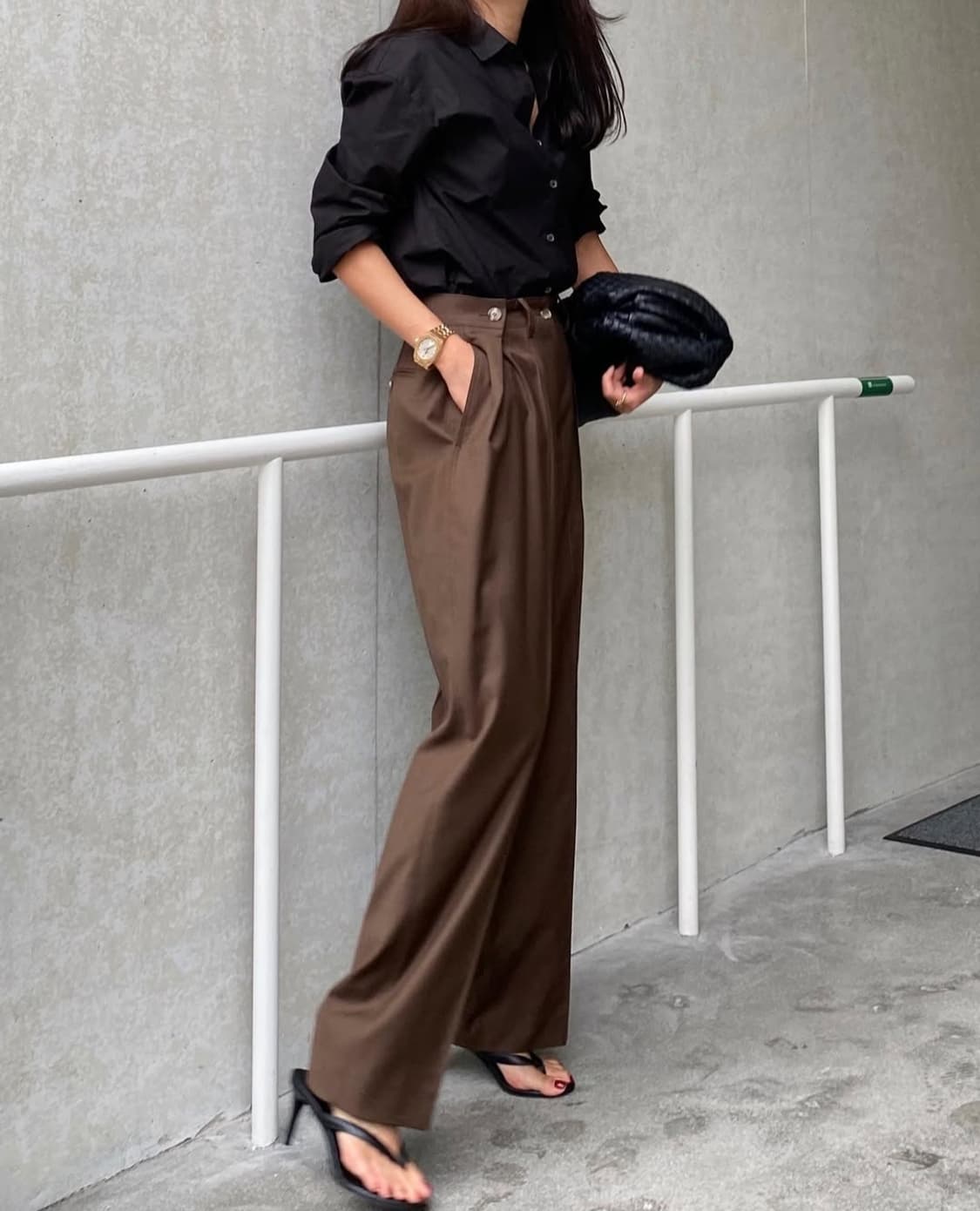 [엘보른] Button-detail Pleated Wool Slacks 상품이미지6