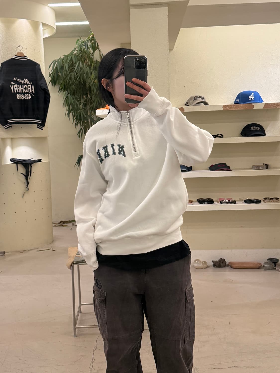 나이키 스몰로고 화이트 반집업 맨투맨 U351 상품이미지1