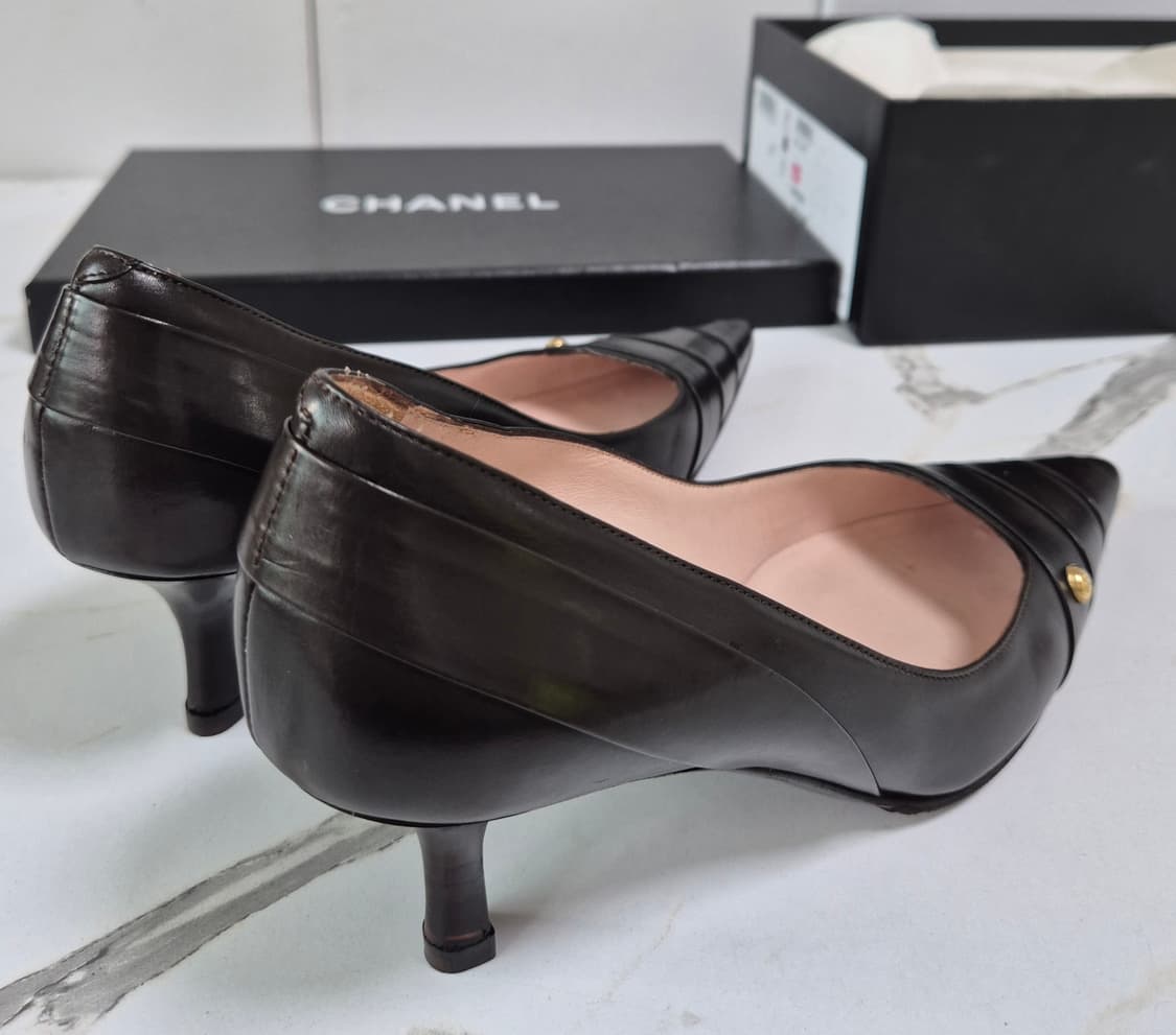 (정품) 샤넬 다크 브라운 가죽 힐 펌프스 36 상품이미지3