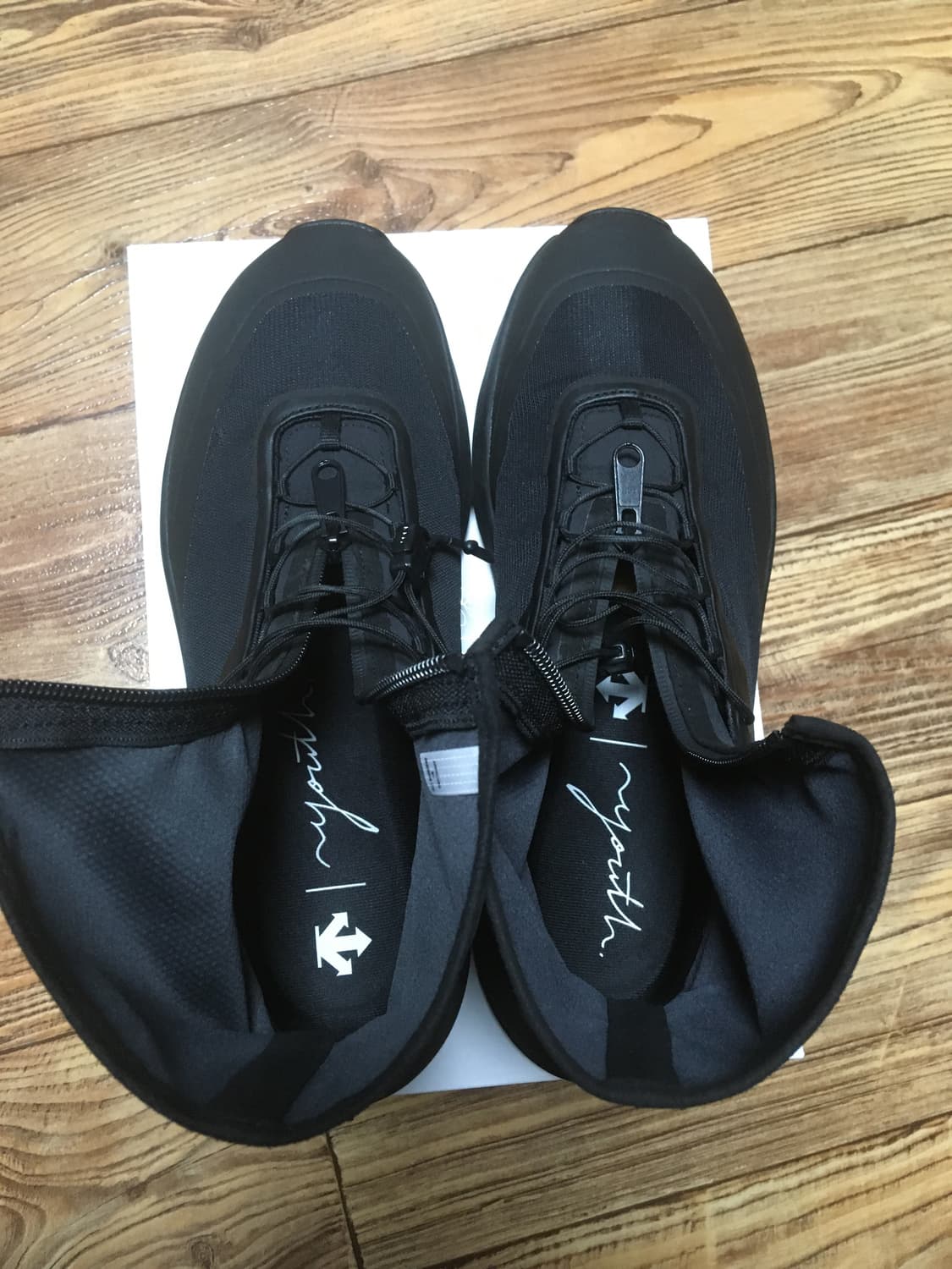 데상트 유스 시프트 트레일 블랙 판매합니다 상품이미지3