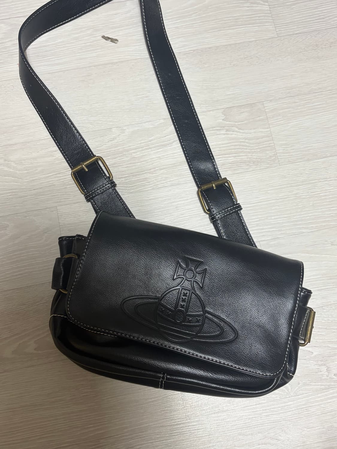 비비안웨스트우드 크로스백 상품이미지1