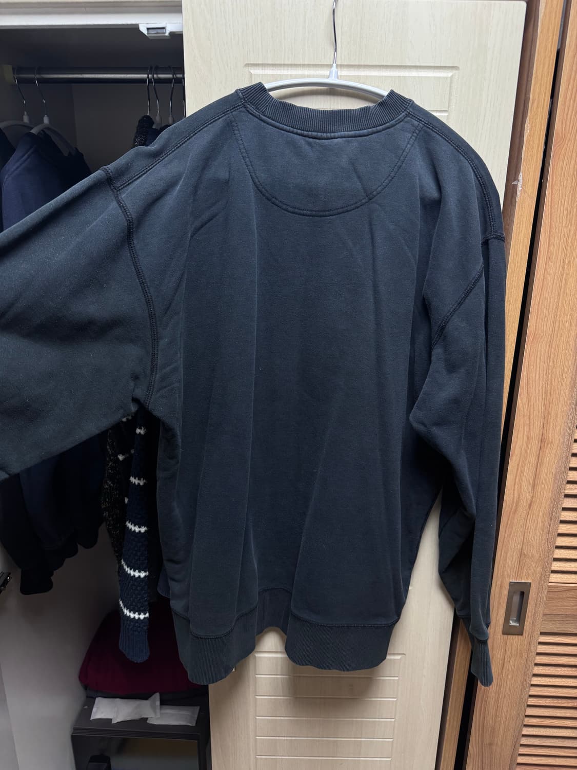 컨버스 먹색 맨투맨 상품이미지5