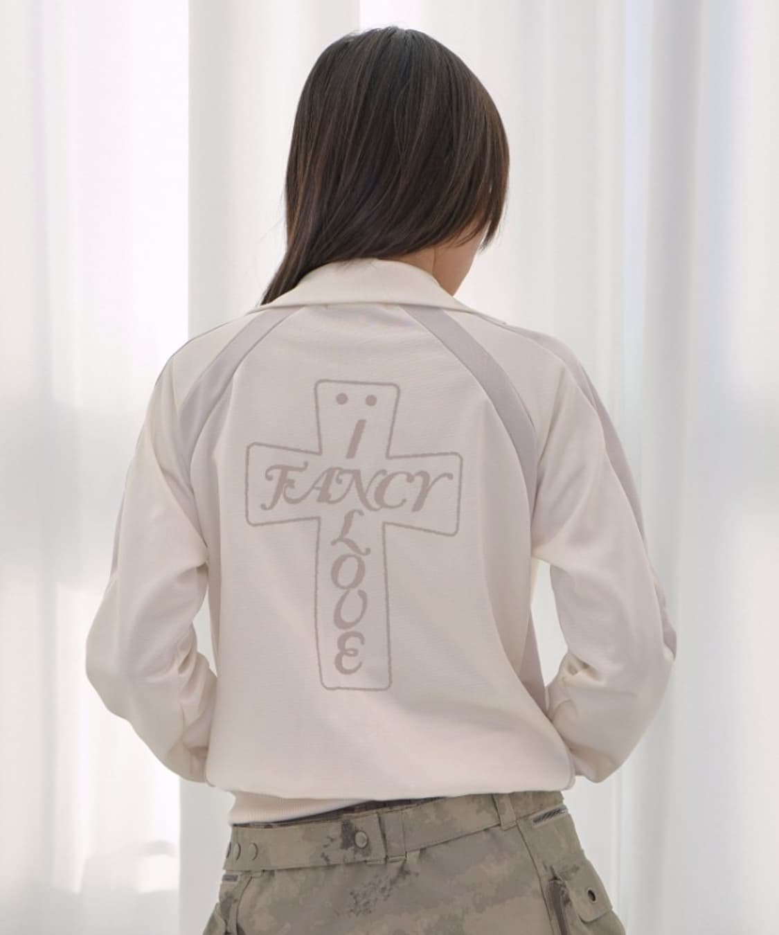 팬시클럽 FROSS GLOSSY TRACK TOP 상품이미지1