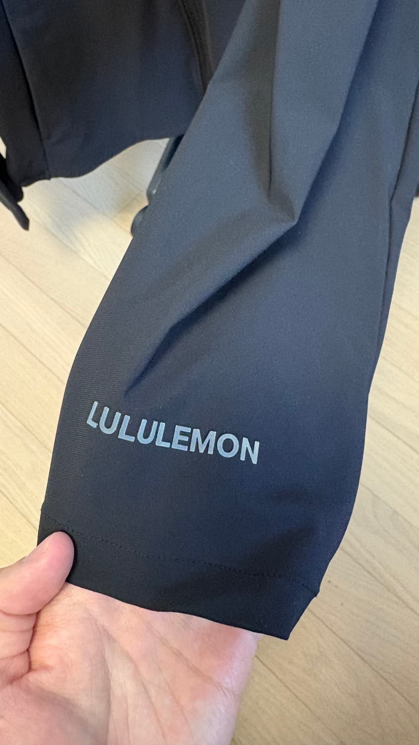 룰루레몬 페이스 브레이커 자켓 블랙 S사이즈 판매합니다. 상품이미지4