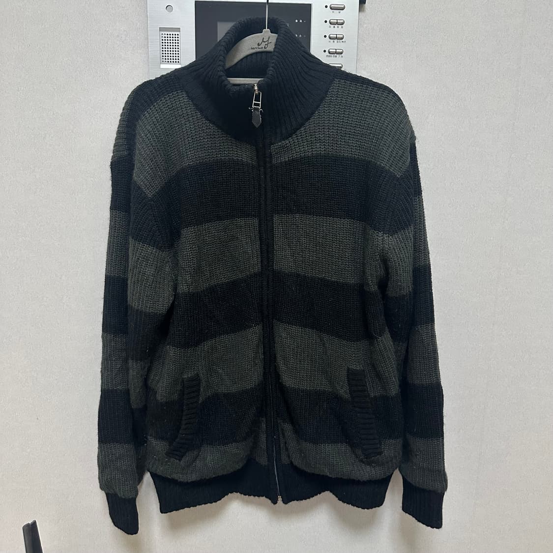 스트라이프 누빔 니트 집업 상품이미지1